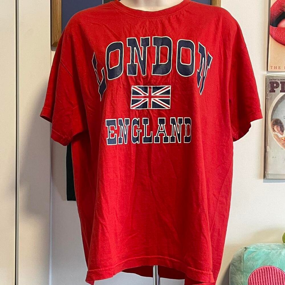 Red london england graphic tee